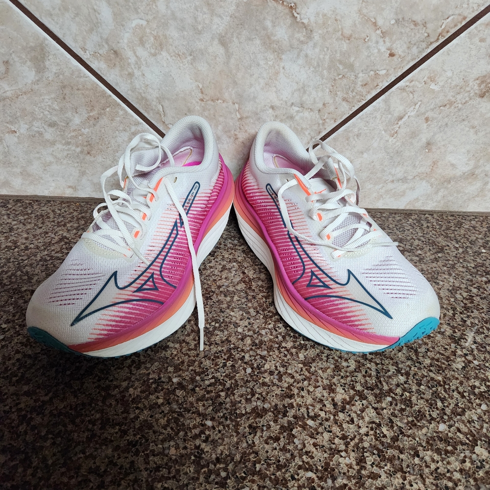 Mizuno Women's White and Pink Running Shoes
